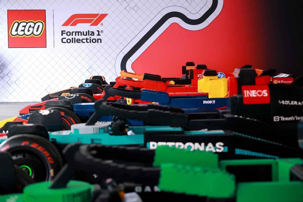 Jezdci F1 se v Miami projeli ve vozech LEGO, které byly postaveny v Česku.