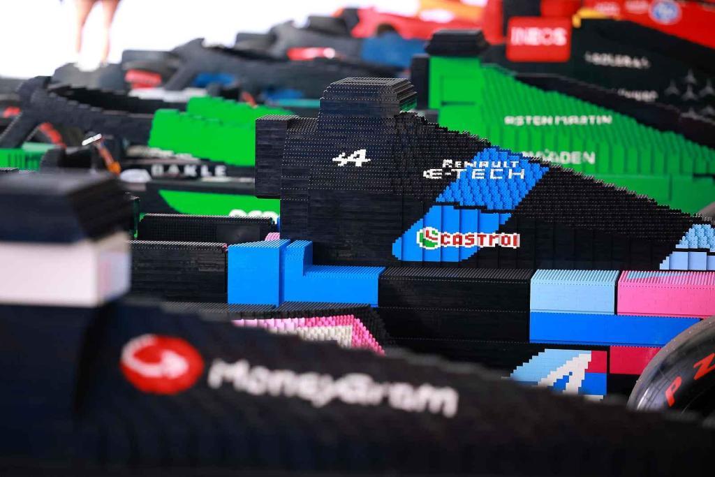 Jezdci F1 se v Miami projeli ve vozech LEGO, které byly postaveny v Česku.