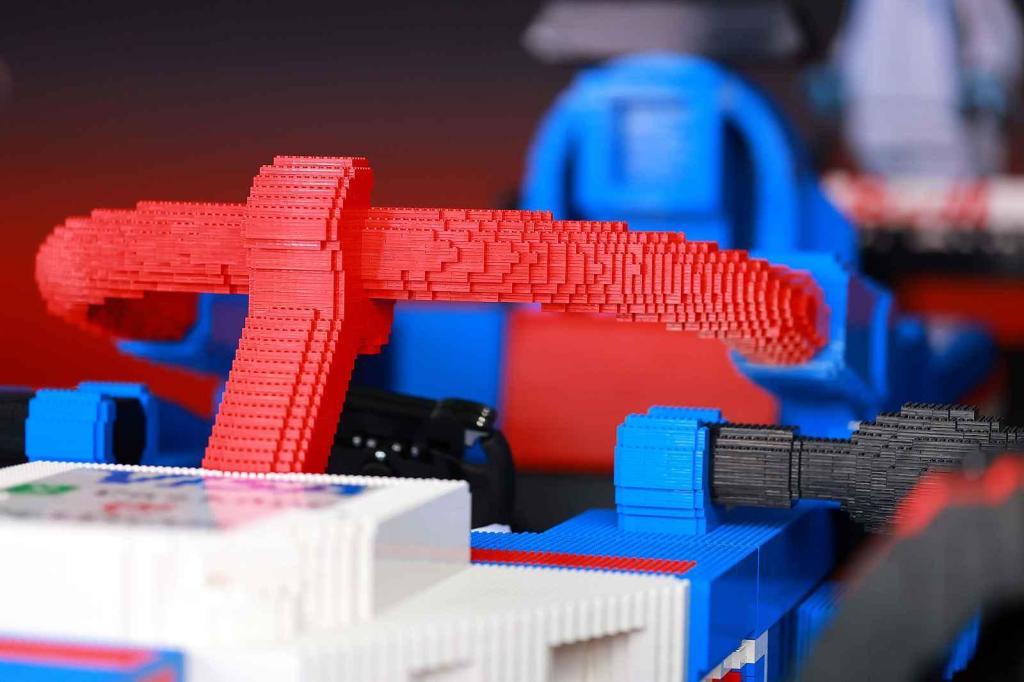 Jezdci F1 se v Miami projeli ve vozech LEGO, které byly postaveny v Česku.