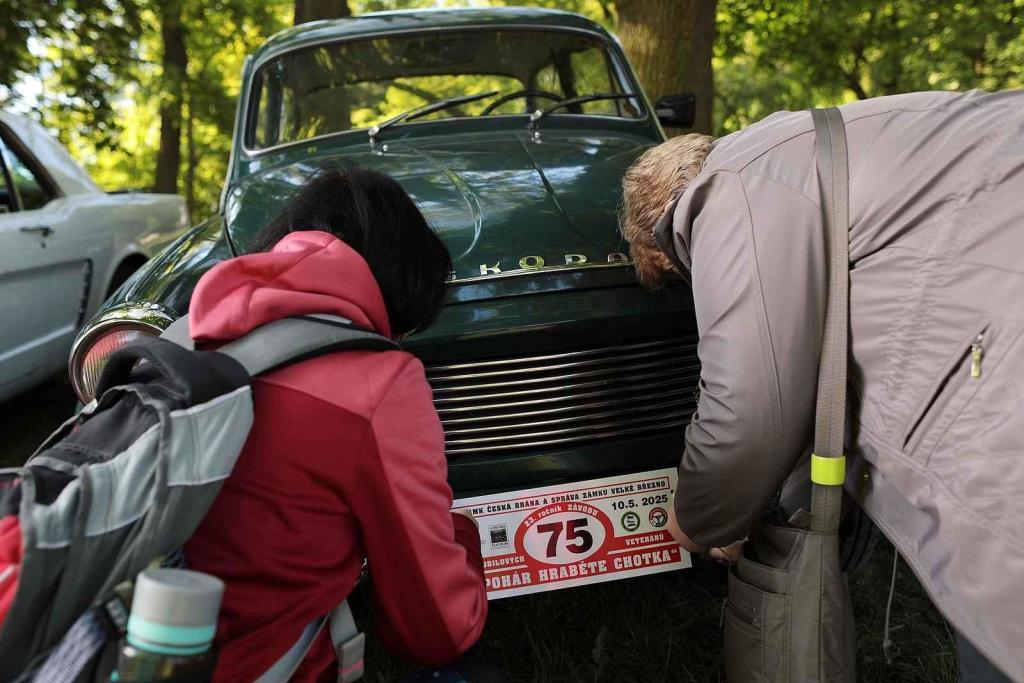 Zámek Velké Březno přivítal desítky veteránů. Konal se tam další ročník závodu veteránů O pohár hraběte Chotka.