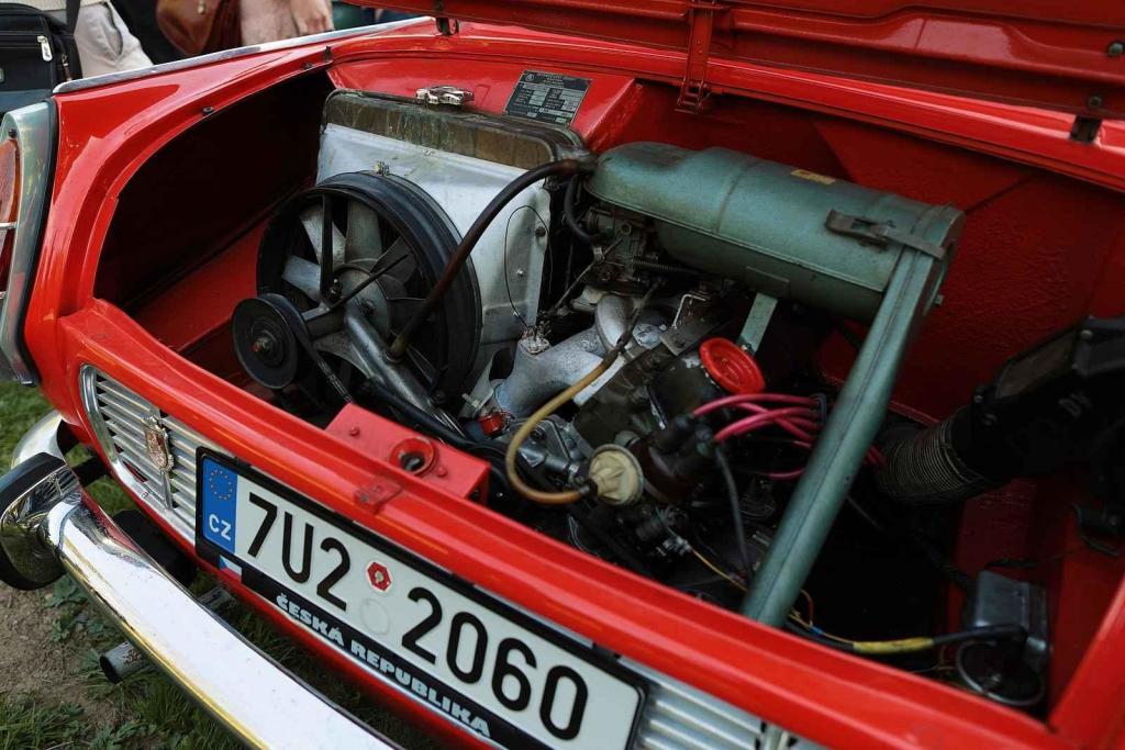 Zámek Velké Březno přivítal desítky veteránů. Konal se tam další ročník závodu veteránů O pohár hraběte Chotka.
