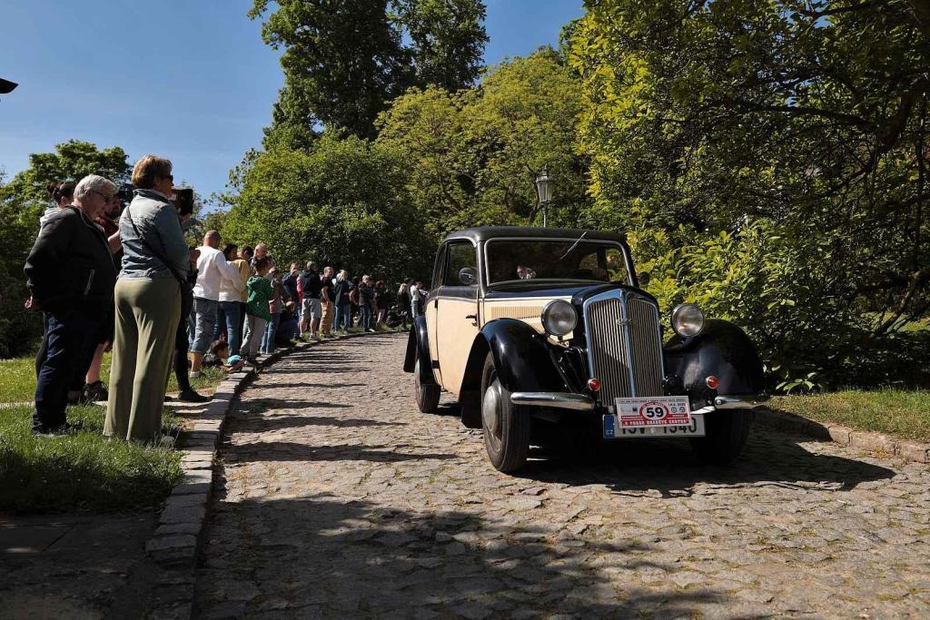 Zámek Velké Březno přivítal desítky veteránů. Konal se tam další ročník závodu veteránů O pohár hraběte Chotka.
