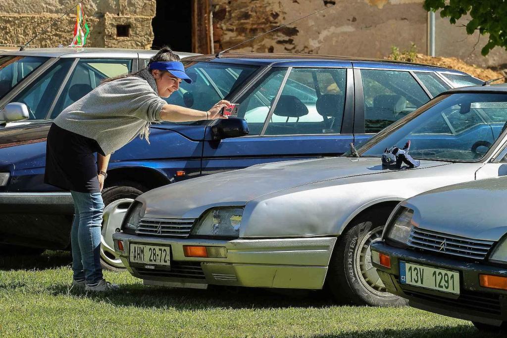 Jarní koulení - sraz automobilů a příznivců značky Citroën na zámku ve Svojšíně na Tachovsku.