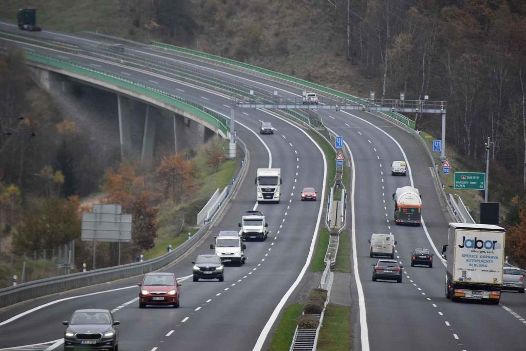 Oprava dálnice D6 na Sokolovsku začíná. Řidiče čeká tříměsíční omezení