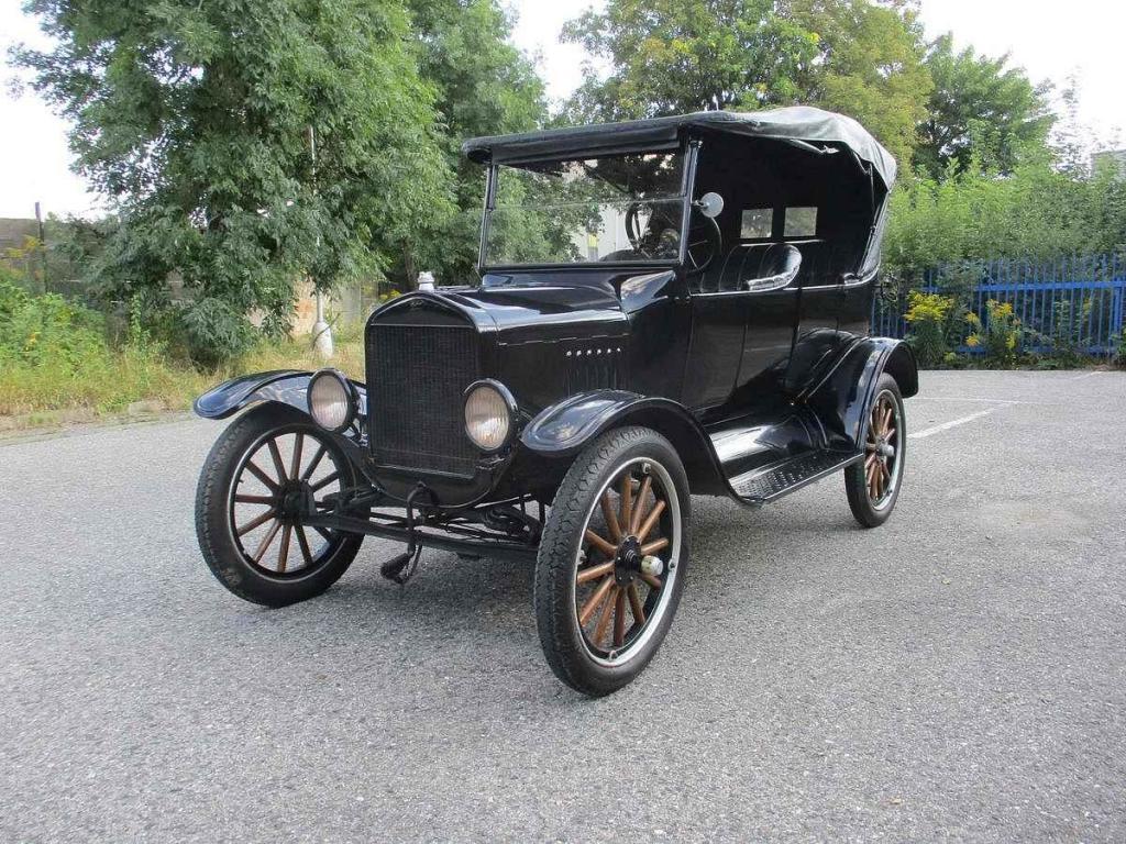 Ford T Touring Convertible.