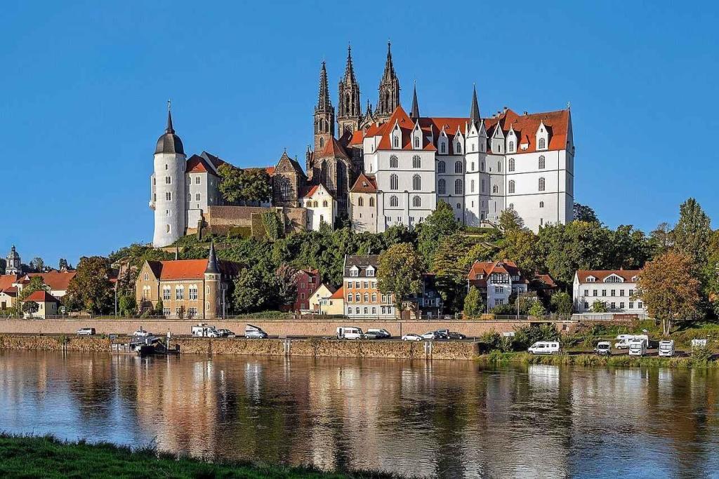 Německý hrad Albrechtsburg lze charakterizovat jako spojení impozantní středověké pevnosti a renesančního paláce.