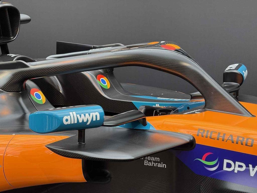 Vůz stáje McLaren obdivují fanoušci Formule 1 na brněnském Zelném trhu od soboty. Podívat se na něj mohou do úterý 27. května.