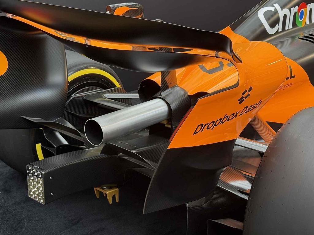 Vůz stáje McLaren obdivují fanoušci Formule 1 na brněnském Zelném trhu od soboty. Podívat se na něj mohou do úterý 27. května.