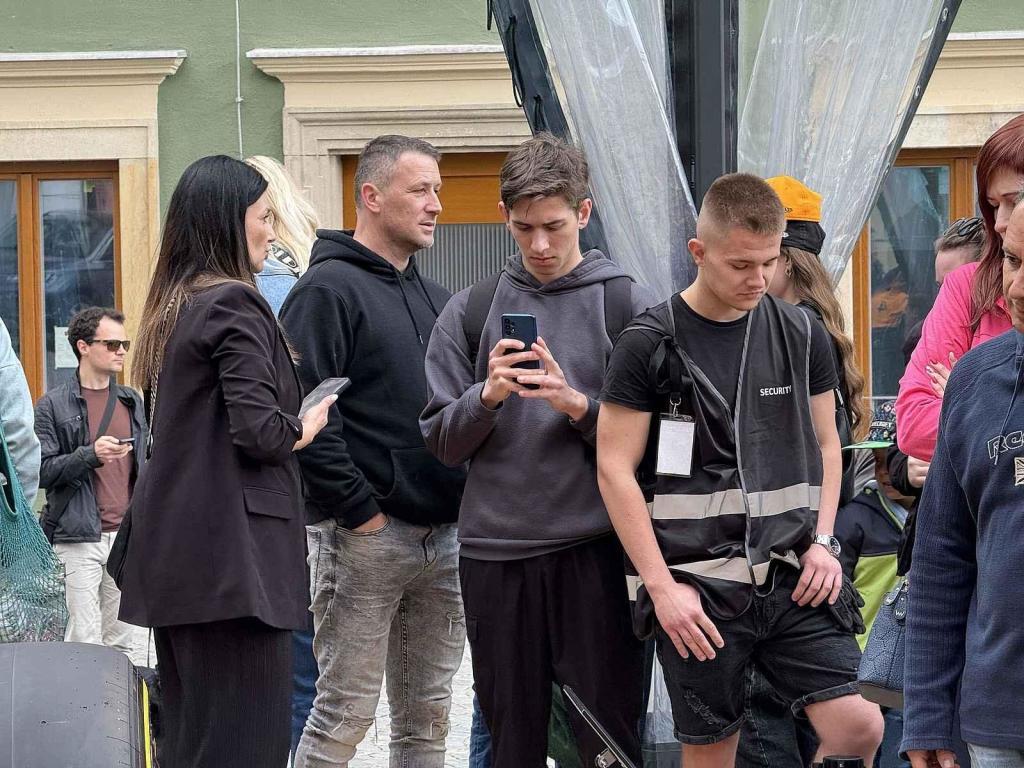 Vůz stáje McLaren obdivují fanoušci Formule 1 na brněnském Zelném trhu od soboty. Podívat se na něj mohou do úterý 27. května.