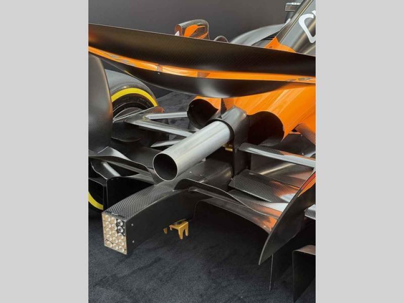 Vůz stáje McLaren obdivují fanoušci Formule 1 na brněnském Zelném trhu od soboty. Podívat se na něj mohou do úterý 27. května.