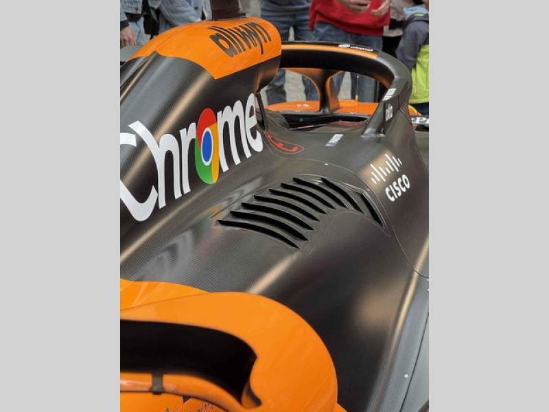 Vůz stáje McLaren obdivují fanoušci Formule 1 na brněnském Zelném trhu od soboty. Podívat se na něj mohou do úterý 27. května.
