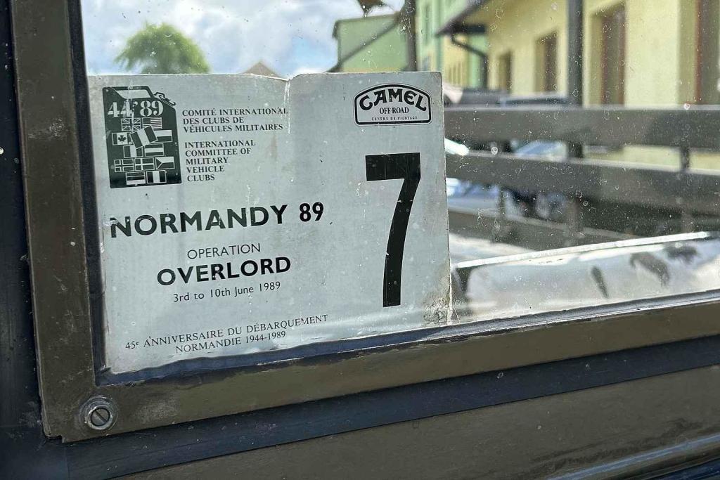Veterány soutěžící o Zlomenou poloosu při své zastávce v Koutech