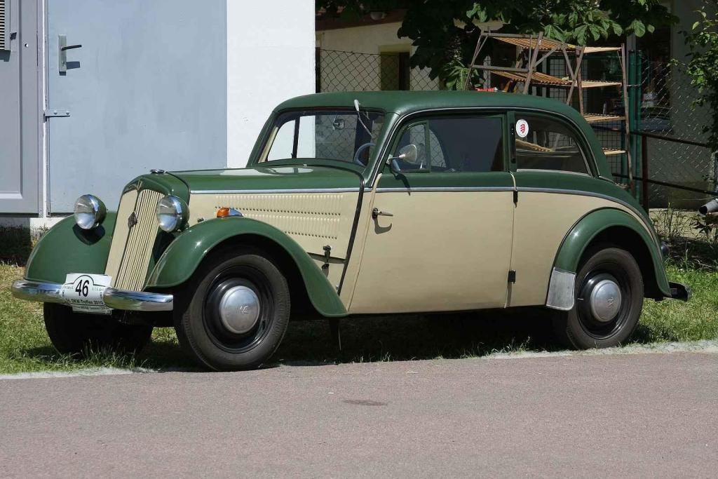 Poválečná IFA F8 při setkání historických vozů ve městě Garitz v roce 2010.