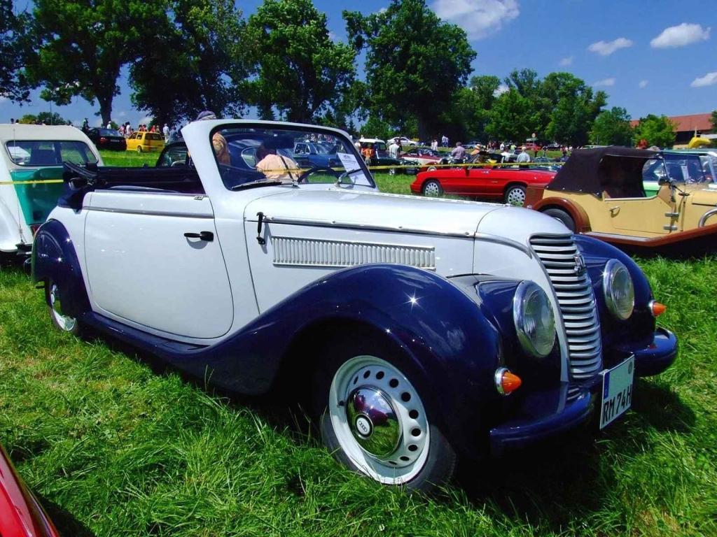 Vůz DKW F8 Cabrio z roku 1940.