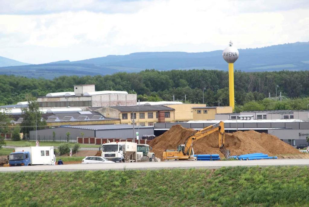 Dokončování dálničního úseku D55 u Bzence v závěru května 2025.