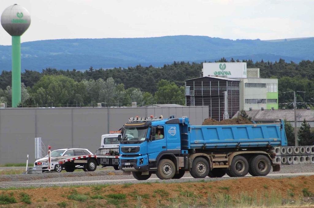 Dokončování dálničního úseku D55 u Bzence v závěru května 2025.