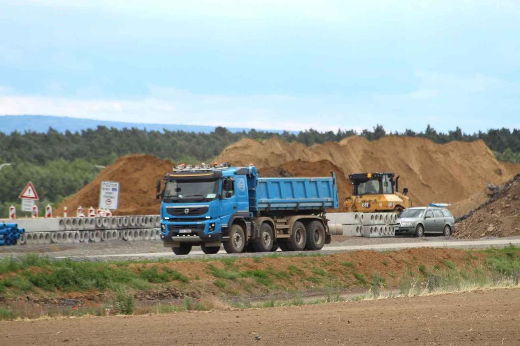 Dokončování dálničního úseku D55 u Bzence v závěru května 2025.