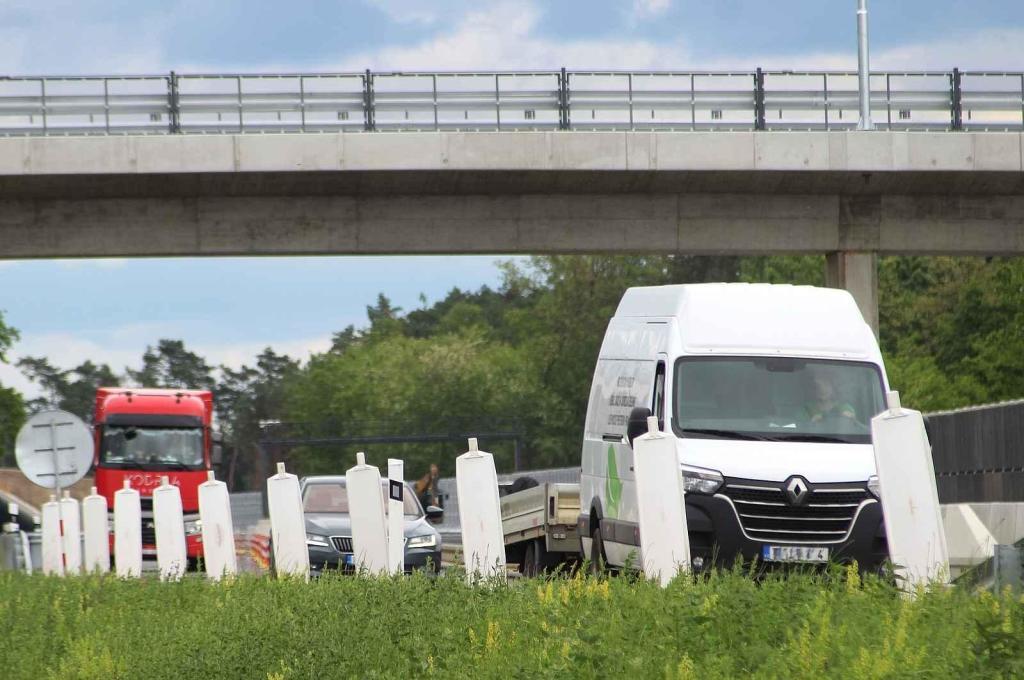 Dokončování dálničního úseku D55 u Bzence v závěru května 2025.