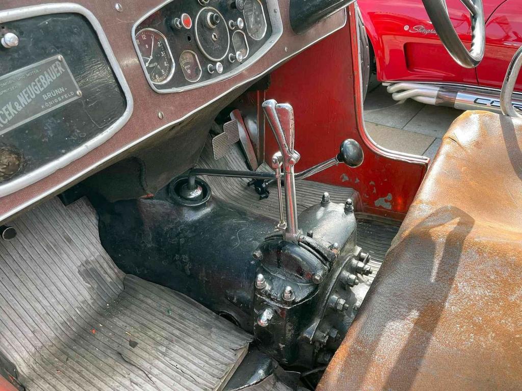 T70 v hasičské modifikaci je ikonickým vozem kopřivnického tatrováckého veteránského klubu, 2. 6. 2025.