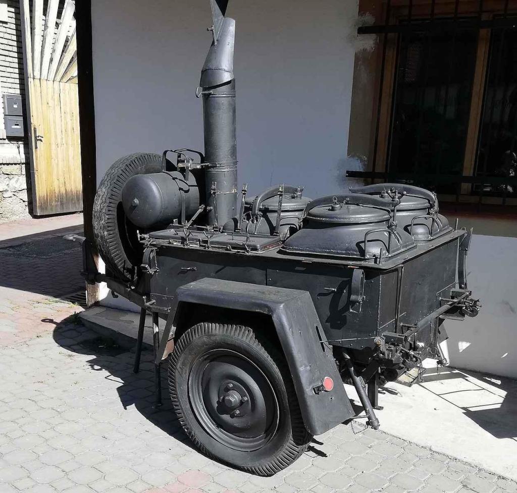 Vojenská polní kuchyň.