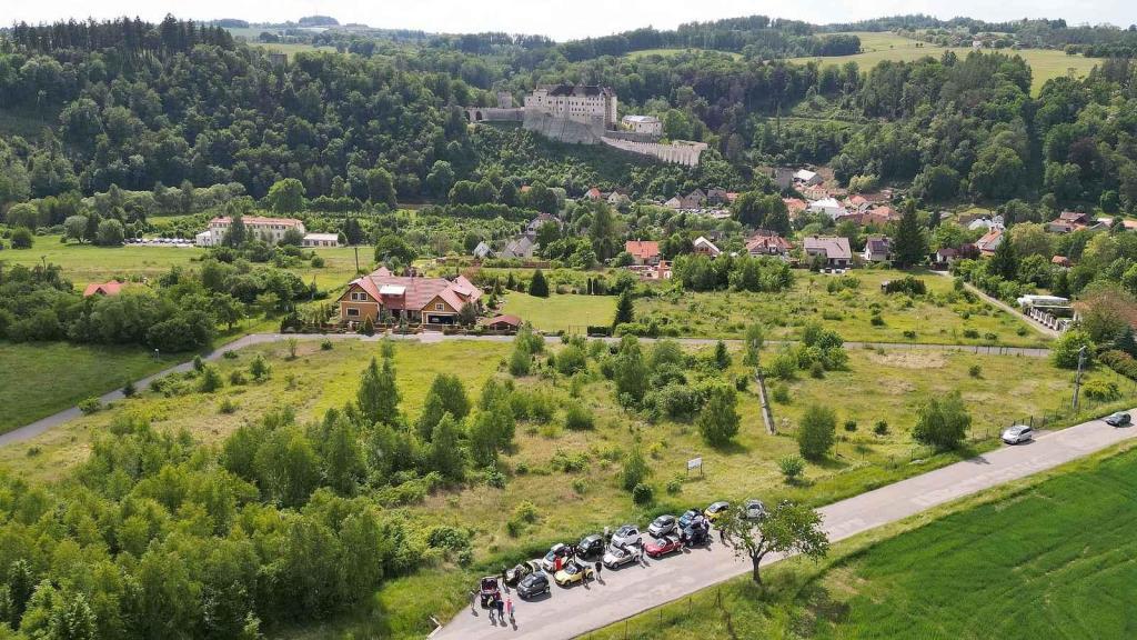 V Horních Jelčanech, v obci, kterou proslavil slavný rybníkář Jakub Krčín, jenž je spojený i s Třeboní, se o víkendu sešli nadšenci vozidel Smart, přijel i unikátní Crossblade.