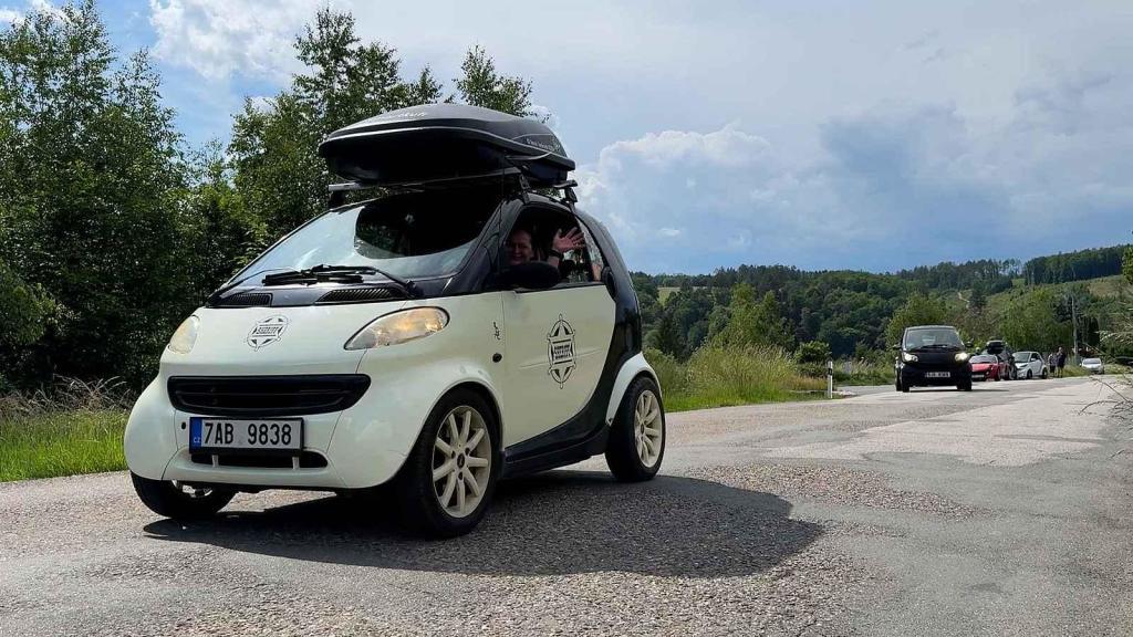 V Horních Jelčanech, v obci, kterou proslavil slavný rybníkář Jakub Krčín, jenž je spojený i s Třeboní, se o víkendu sešli nadšenci vozidel Smart, přijel i unikátní Crossblade.