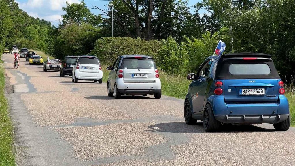 V Horních Jelčanech, v obci, kterou proslavil slavný rybníkář Jakub Krčín, jenž je spojený i s Třeboní, se o víkendu sešli nadšenci vozidel Smart, přijel i unikátní Crossblade.