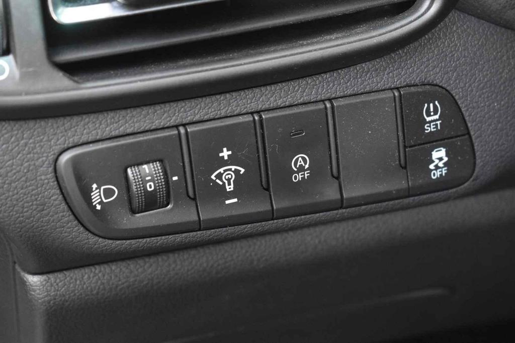 Vlevo od volantu se vypíná start&stop.