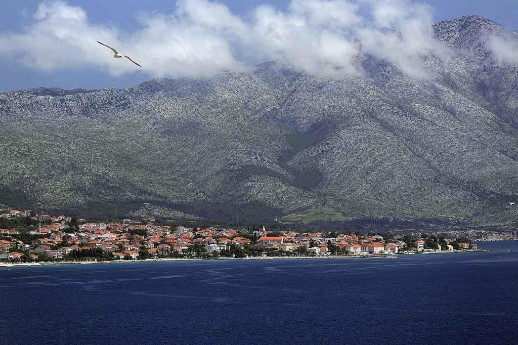 Neum se nachází nedaleko poloostrova Pelješac