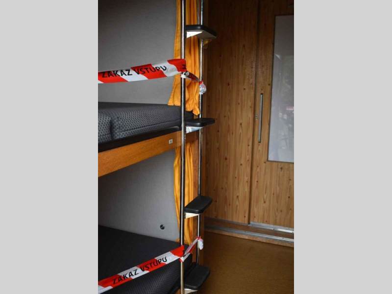 Do vyšších pater vedl žebřík.