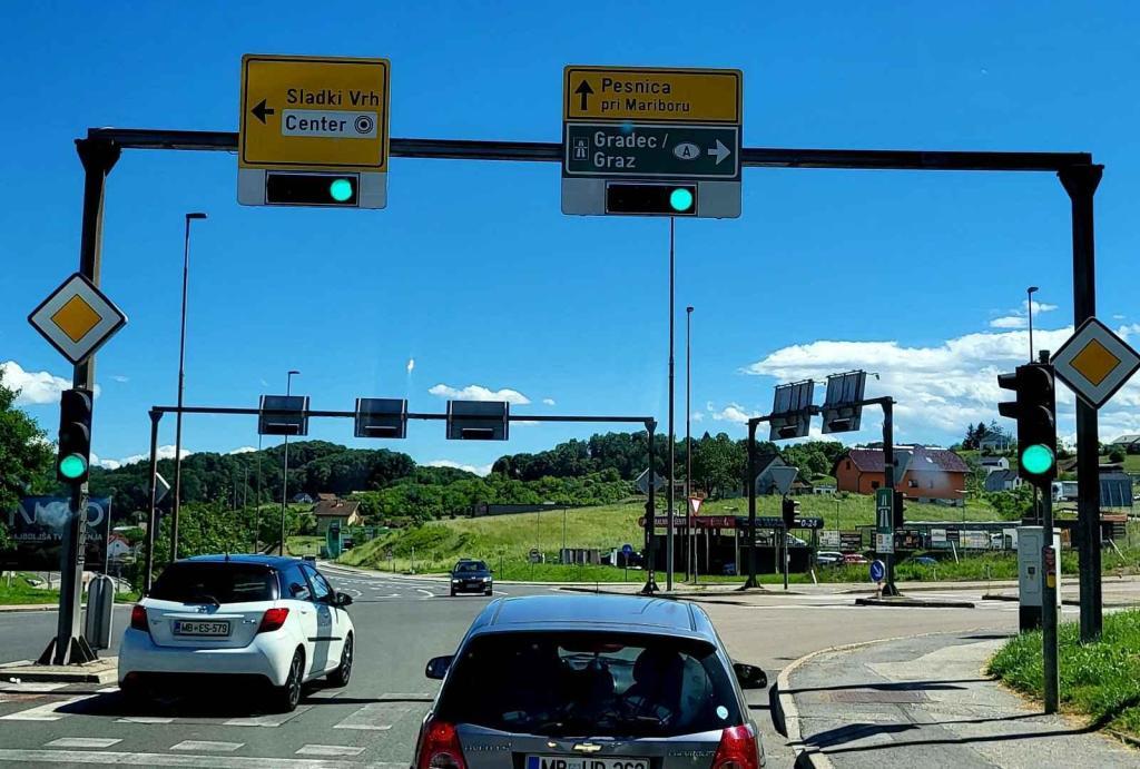 Neplatíme. Cesta Slovinskem mimo dálnici kolem Mariboru, přes Ptuj a Rogatec se ale oproti dálnici protáhla o více než hodinu