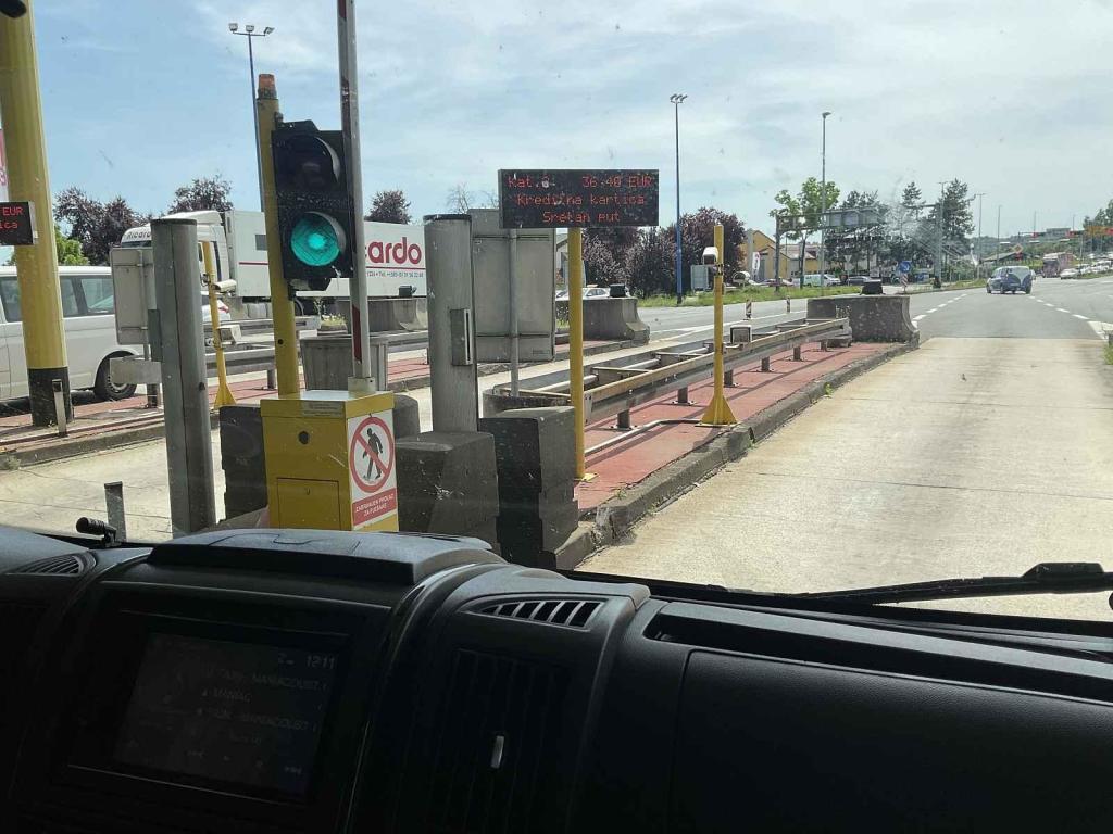 Reportéři Deníku už v minulých letech zamířili k Jadranu osobním autem, elektromobilem, autobusem, vlakem či letecky. Letos poprvé obytňákem