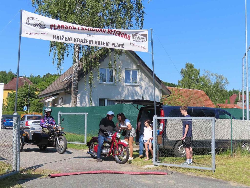 V Plané nad Lužnicí se v sobotu 14. června uskutečnil další sraz veteránů pod názvem Křížem krážem kolem Plané.