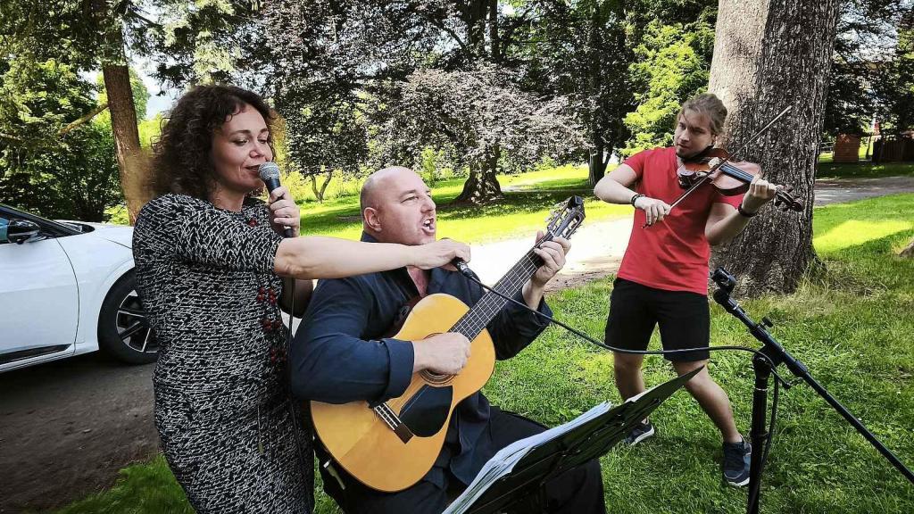 Kia posloužila jako generátor pro koncert v Dětském domově v Broumově.