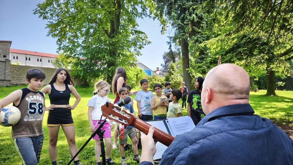 Kia posloužila jako generátor pro koncert v Dětském domově v Broumově.