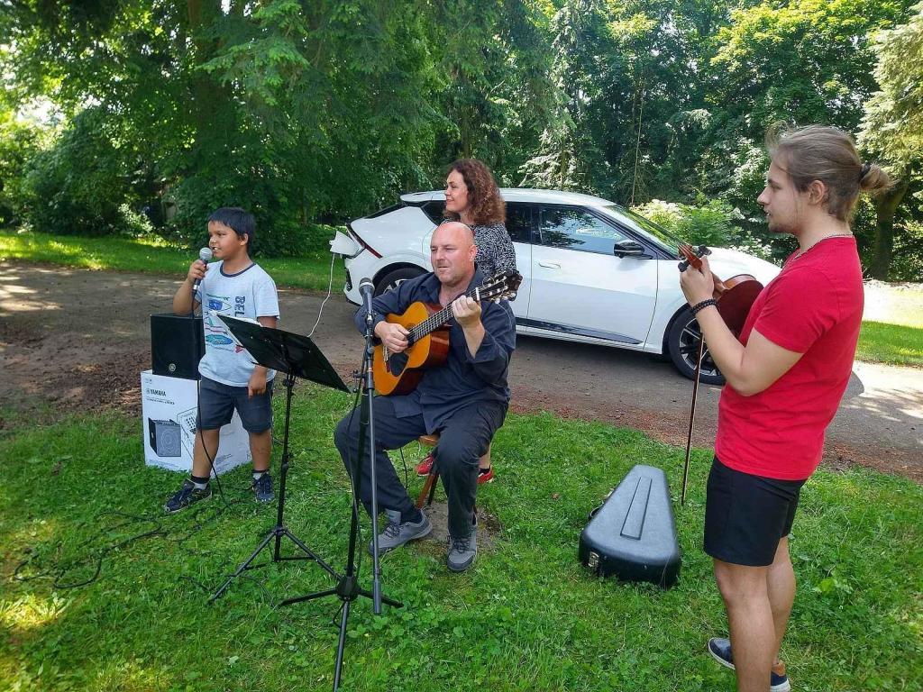 Kia posloužila jako generátor pro koncert v Dětském domově v Broumově.