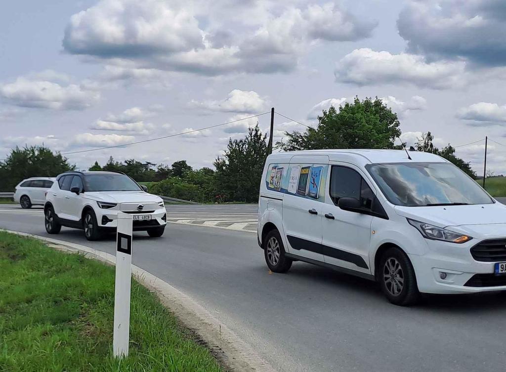 Budoucí dálnice D7 naváže u Slaného na stávající dvěma novými pruhy.