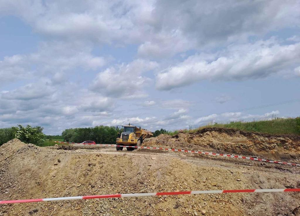 Na budování dálnice D7 je dopravní omezení