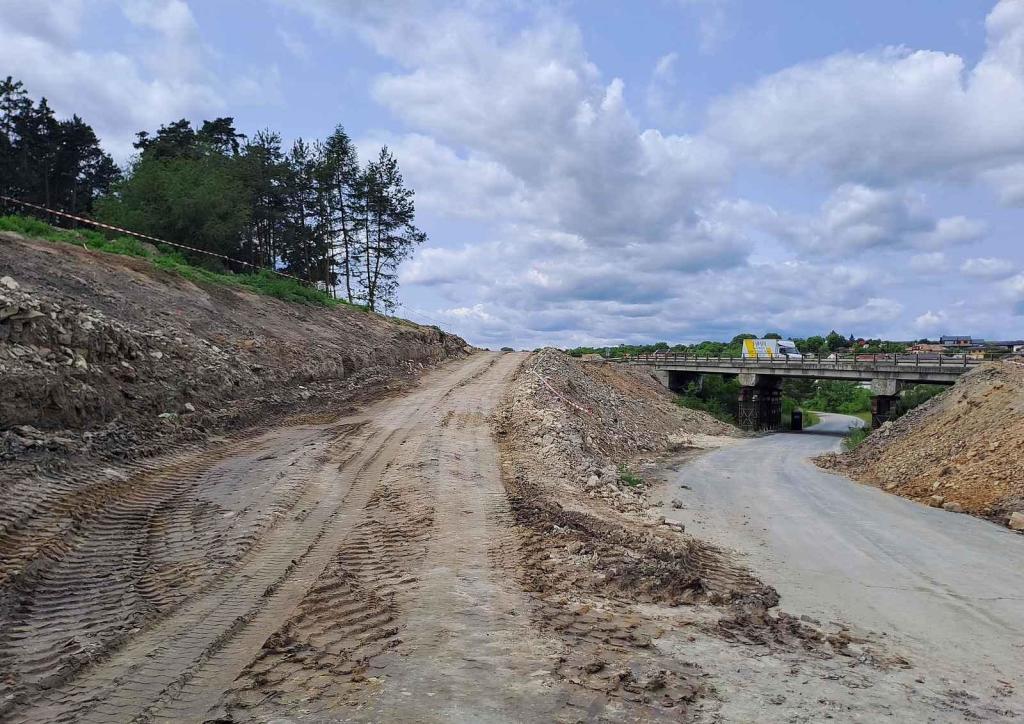 Na budování dálnice D7 je dopravní omezení