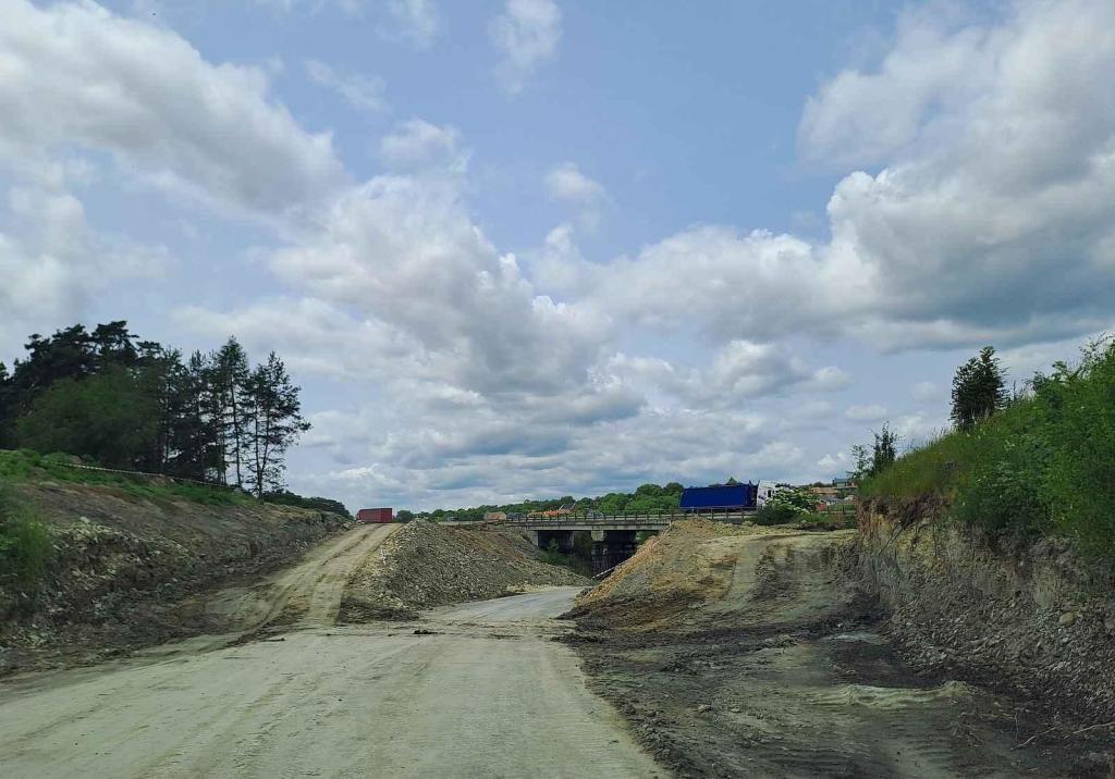 Na budování dálnice D7 je dopravní omezení