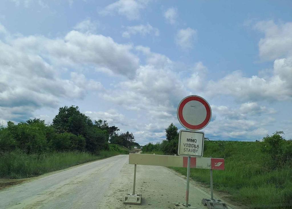 Na budování dálnice D7 je dopravní omezení