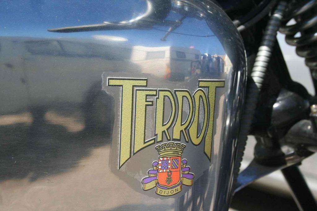 Značka Terrot na nádrži motocyklu.
