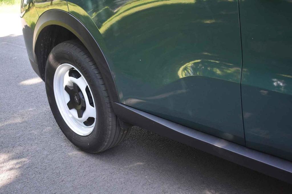 Charakter SUV zdůrazňují i plasty ve spodní části.