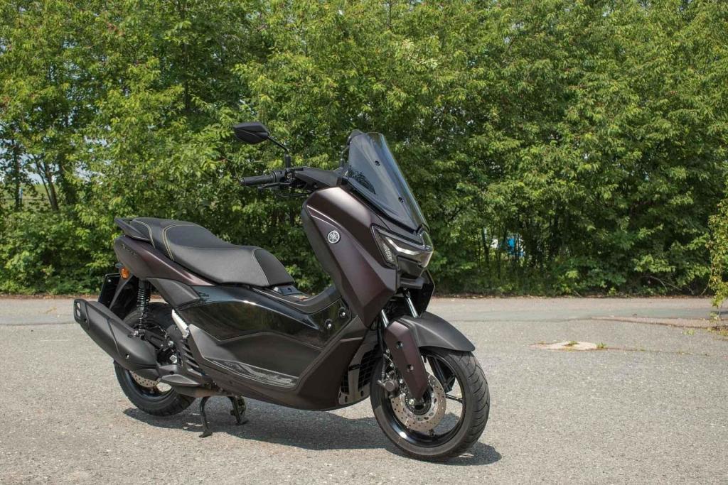 Designem se nový NMax přiblížil maxiskútrům z modelové řady Yamaha.