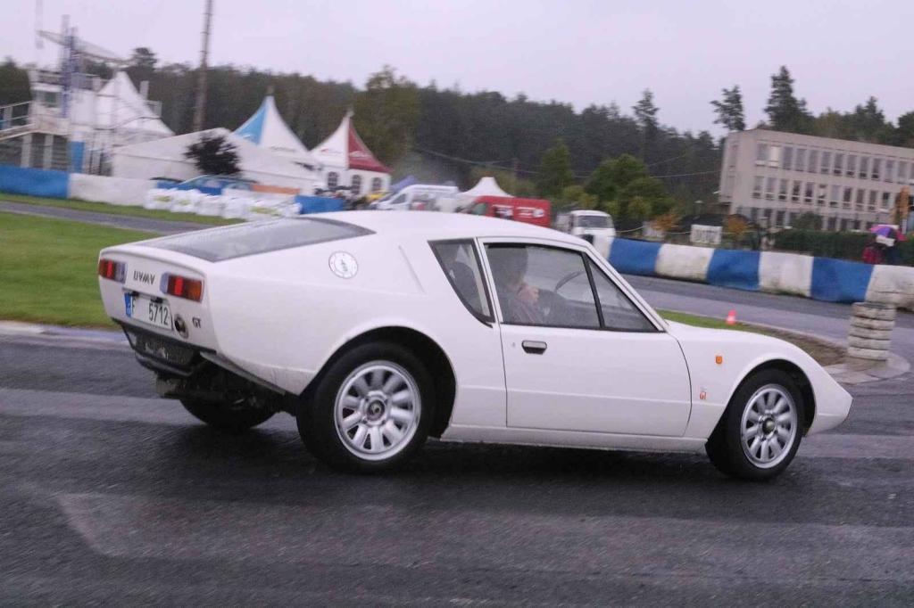 Občas je auto k vidění v plné jízdě na různých akcích.