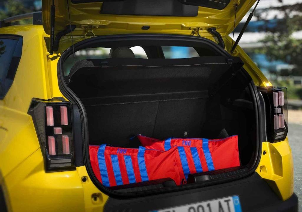 Zavazadlový prostor je na poměry třídy velmi dobrý.