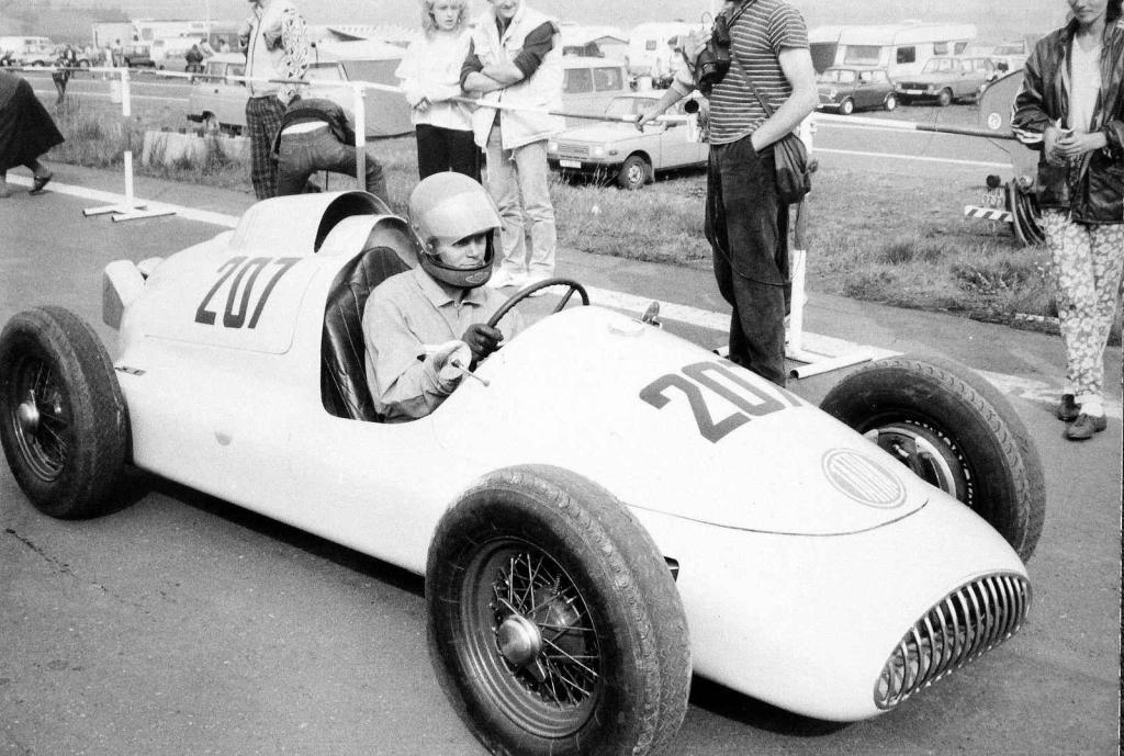 V 90. letech byl při jednom ze setkání historických vozidel na Autodromu v Mostě k vidění tento vůz Tatra 607.