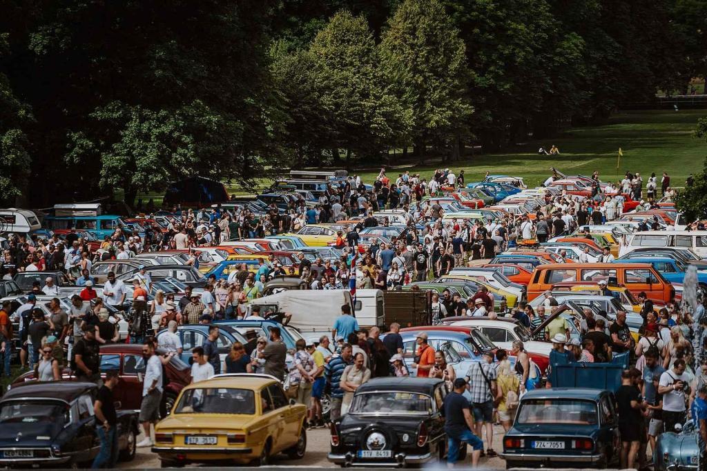 Veteranfest ve slavkovském zámeckém parku