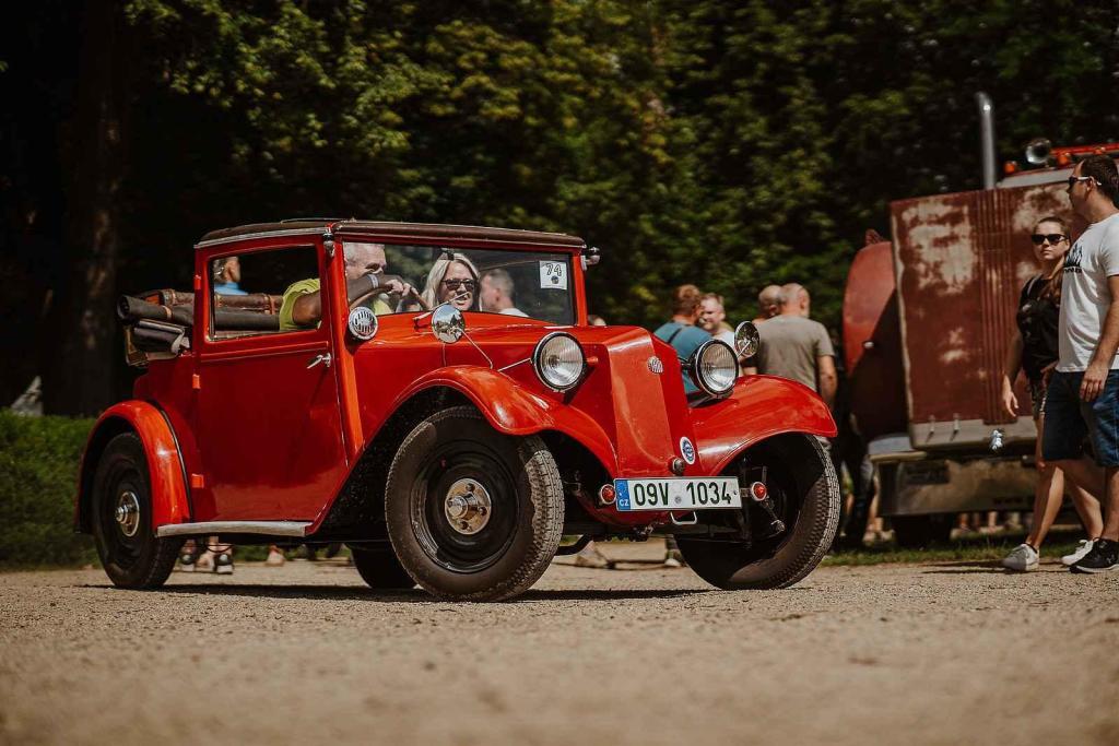 Veteranfest ve slavkovském zámeckém parku