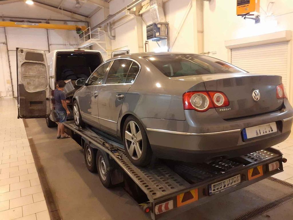 Technický zázrak na D2: Dodávka s nádrží jak raketoplán. Zastavili ji celníci.